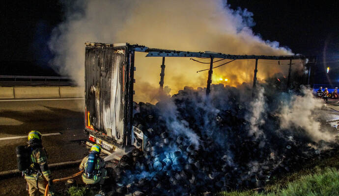 Wegen eines in Brand geratenen Lastwagens war die A8 zwischen Rutesheim und Heimsheim in Richtung Karlsruhe gesperrt worden.
