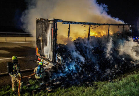 Wegen eines in Brand geratenen Lastwagens war die A8 zwischen Rutesheim und Heimsheim in Richtung Karlsruhe gesperrt worden.