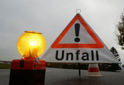 Die Strecke musste während der Unfallaufnahme voll gesperrt werden.