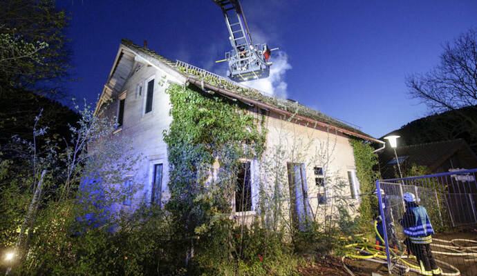 Ein seit Jahren leer stehendes Gebäude an der Olgastraße in Bad Wildbad ist in Brand geraten. Ein seit Jahren leer stehendes Gebäude an der Olgastraße in Bad Wildbad ist in Brand geraten.