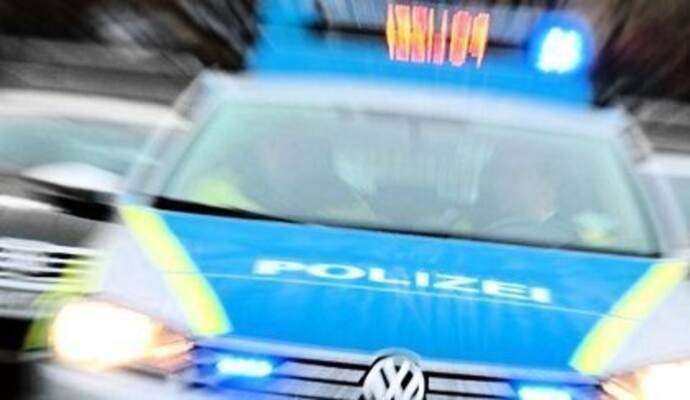 Der alarmierte Rettungsdienst informierte auch die Polizei, weil der 18-Jährige aggressiv auftrat. Der alarmierte Rettungsdienst informierte auch die Polizei, weil der 18-Jährige aggressiv auftrat.