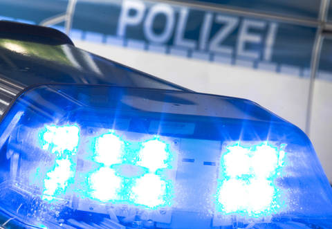 Nachdem es im Schlosspark zwischen zwei Gruppen handfest herging und es zu  "Körperverletzungsdelikten" kam, sucht die Polizei nun nach Zeugen.