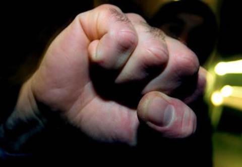 In der Nacht zum Samstag flogen gleich mehrfach die Fäuste in der Stadt. Drei Auseinandersetzungen hielten die Polizeibeamten auf Trab.