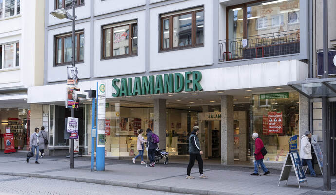 Der Abschied naht: „Salamander“ räumt am Leo. Hier wird im Spätherbst eine große Douglas-Filiale eröffnet.