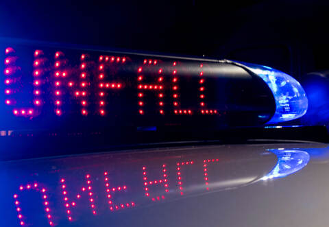 Das einzige Beweisstück, dass der Verursacher des Unfalls zurückließ, ist eine Radblende für VW-Modelle.