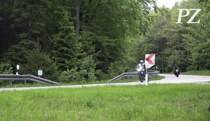Auf der L340 zwischen Eyachbrücke und Dobel haben die Beamten motorisierte Verkehrsteilnehmer gezielt überprüft. Auf der L340 zwischen Eyachbrücke und Dobel haben die Beamten motorisierte Verkehrsteilnehmer gezielt überprüft.