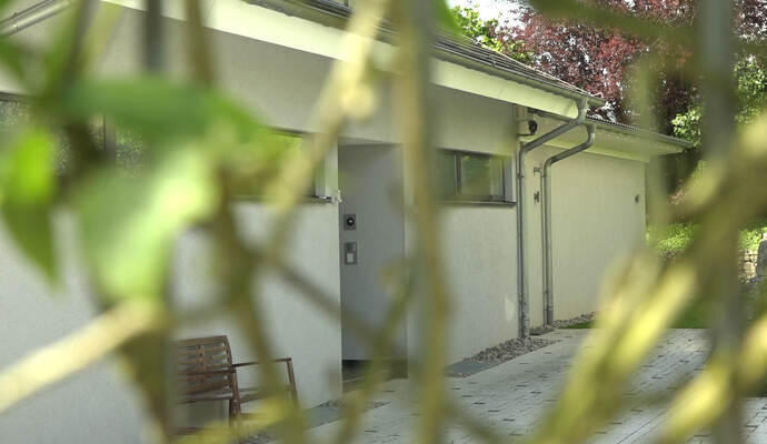 Nur der elfjährige Sohn überlebte den Angriff des Vaters im Haus in Mühlhausen. Der Junge ist inzwischen außer Lebensgefahr.