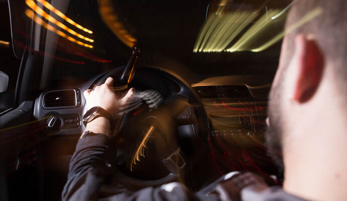Gleich zwei betrunkene Autofahrer kontrollierte das Polizeirevier Pforzheim-Nord in der Nacht zum Samstag in Ispringen und Pforzheim. Gleich zwei betrunkene Autofahrer kontrollierte das Polizeirevier Pforzheim-Nord in der Nacht zum Samstag in Ispringen und Pforzheim.