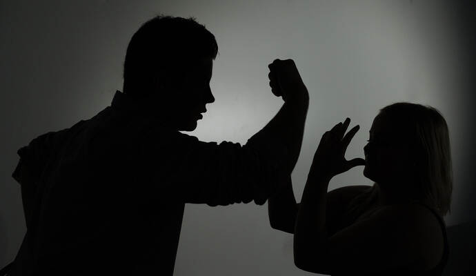Geschlagen und gedemütigt: Immer mehr Frauen suchen Hilfe bei der Fachstelle Häusliche Gewalt. Geschlagen und gedemütigt: Immer mehr Frauen suchen Hilfe bei der Fachstelle Häusliche Gewalt.