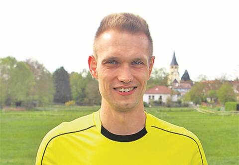Tobias Lochmüller aus Lomersheim pfeift in der Landesliga.