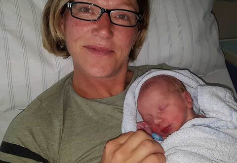 Der kleine Till konnte offenbar nicht mehr warten: Noch im Krankenwagen in Serres hat er am Dienstag das Licht der Welt erblickt.