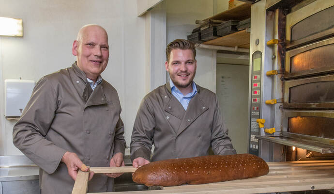Jörg (links) und Janis Wiskandt arbeiten bald nicht nur in der Backstube Hand in Hand, sondern auch im Ratssaal.