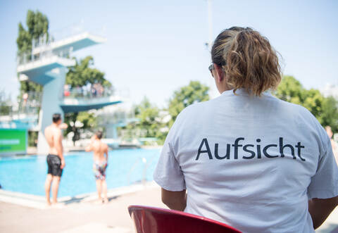 Nicht nur in den Pforzheimer Bädern fehlt es an Personal. Der Fachkärftemangel gilt bereits als bundesweites Problem.