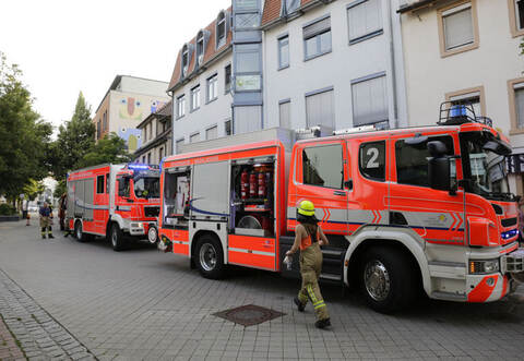 Zahlreiche Einsatzkräfte kämpften am Morgen gegen den Dehnungsbrand.