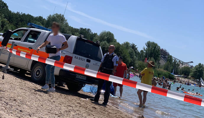 Große Aufregung am Sonntagmittag am Epplesee in Rheinstetten: Badegäste sahen zehn Meter vom Ufer entfernt einen menschlichen Körper im Wasser treiben.