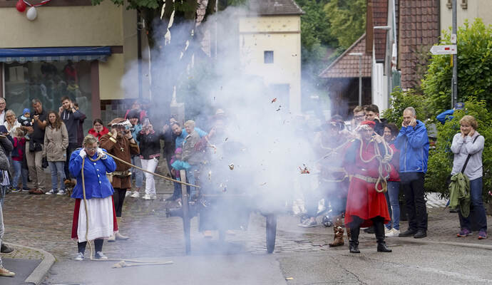 Ohren zu – es wird laut, hieß es beim großen Festumzug in Remchingen-Singen.