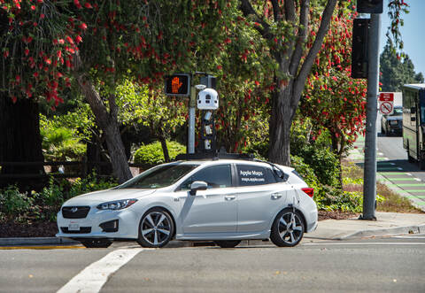 So sehen die Kamera-Autos von Apple aus. Bald sind sie auch bei uns unterwegs.