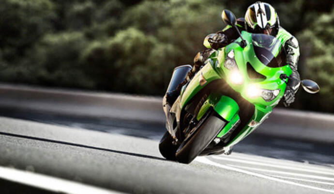 Mit Tempo 199 statt erlaubter 100 Stundenkilometern ist ein Biker über die B294 gerast. Sein Pech: Die Polizei hatte bei Simmersfeld eine Geschwindigkeitskontrolle eingerichtet. Mit Tempo 199 statt erlaubter 100 Stundenkilometern ist ein Biker über die B294 gerast. Sein Pech: Die Polizei hatte bei Simmersfeld eine Geschwindigkeitskontrolle eingerichtet.