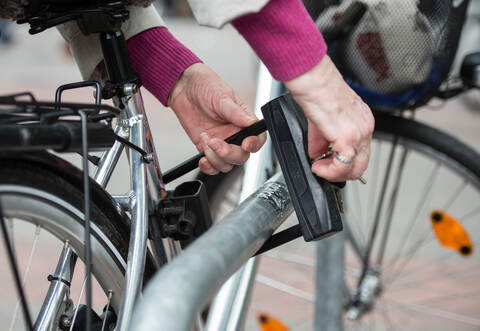 Verschlossen abgestellt und doch entwendet: Am S-Bahn-Halt Eyachbrücke wurde ein Pedelec gestohlen.