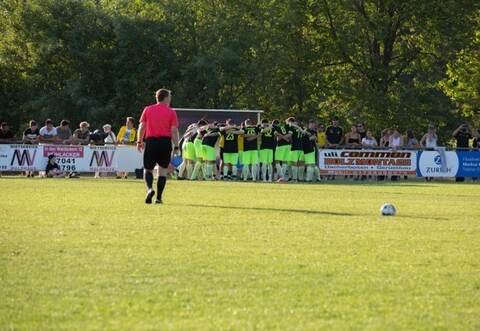 Die Lienzinger beim Einschwören vor dem Stadtpokalfinale.