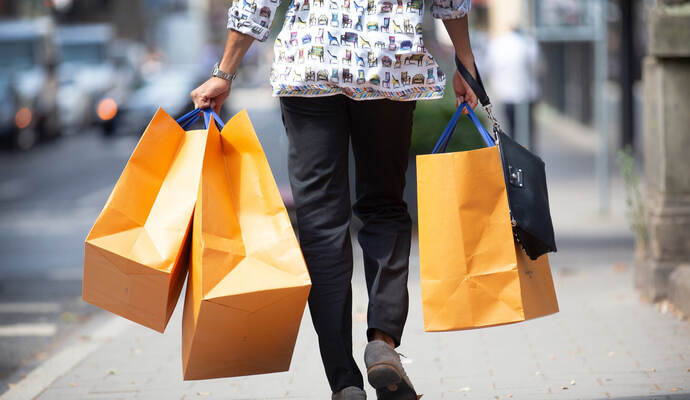 Wie gut lässt es sich in Pforzheim und im Enzkreis leben? Das hängt unter anderem auch davon ab, ob vom Verdienst nach Abzug von Miete und anderer Kosten für den Lebensunterhalt noch etwas fürs Shopping oder für die Teilhabe am kulturellen Leben übrig bleibt. In manchen deutschen Großstädten kann man zwar viel mehr Geld als anderswo verdienen, dafür zahlt man dort aber auch viel höhere Mieten. Wie gut lässt es sich in Pforzheim und im Enzkreis leben? Das hängt unter anderem auch davon ab, ob vom Verdienst nach Abzug von Miete und anderer Kosten für den Lebensunterhalt noch etwas fürs Shopping oder für die Teilhabe am kulturellen Leben übrig bleibt. In manchen deutschen Großstädten kann man zwar viel mehr Geld als anderswo verdienen, dafür zahlt man dort aber auch viel höhere Mieten.
