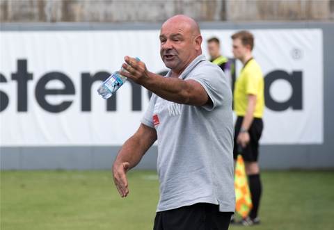 Zielwasser gefällig? Michael Wittwer haderte zuletzt mit der Chancenverwertung seiner Spieler. Die ließ auch in der jüngsten Partie gegen den FV Ravensburg zu wünschen übrig.