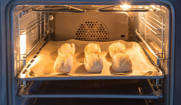Der mit betrunkene 38-Jährige hatte aufgrund seines Zustandes offensichtlich das Brötchen im Backofen vergessen.