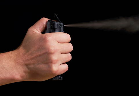 Die Polizisten konnten den Mann nur mit Pfefferspray unter Kontrolle bringen.