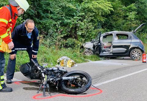 Ein furchtbarer Anblick bot sich den Rettungskräften auf der Landstraße zwischen Königsbach-Stein und Bauschlott.