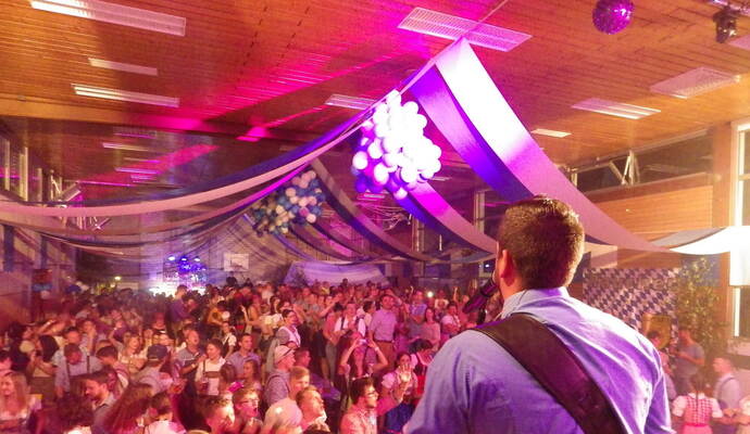 Gute Musik und gute Laune gab es beim Oktoberfest in Tiefenbronn.