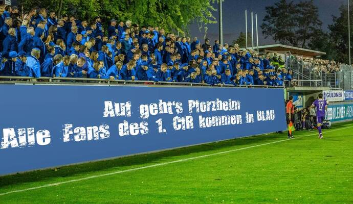 Blaue Jacke, blaue T-Shirts, blaue Pullover – egal wie, Hauptsache blau. Der CfR hat sich fürs Derby in Nöttingen eine ganz besondere Aktion ausgedacht.