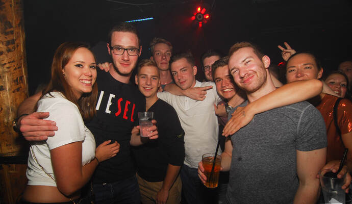 Im Sägewerk ging es bei der 2000er-Party rund.