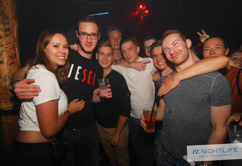 Im Sägewerk ging es bei der 2000er-Party rund.