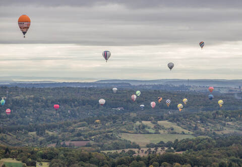 28 Mal "Wow": Die Heißluftballone über dem Enzkreis.