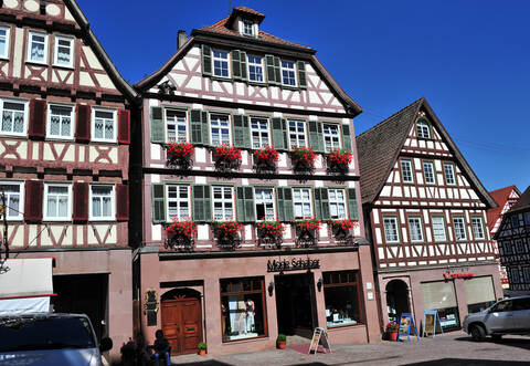 Fachwerkidylle in der Stadtmitte - doch im Gemeinderat scheint zwischen Oberbürgermeister und den Stadträten nicht im immer alles so idyllisch abgelaufen zu sein. Jetzt wird am Sonntag ein neuer OB gewählt.