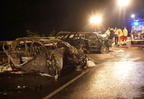 Bei einem schweren Autounfall in Haiterbach im Landkreis Calw snd zwei Menschen getötet worden. Ein dritter Beteiligter schwebt in Lebensgefahr. Foto: Gress/SDMG/dpa