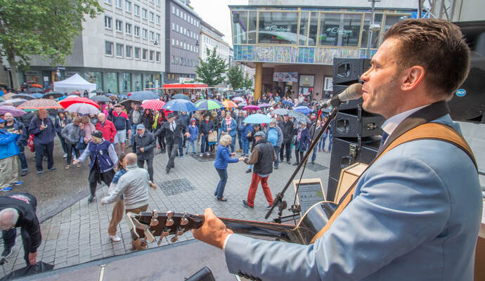 Die Mischung aus „Einkaufen und Erleben“ bringt den besonderen Kick beim Pforzheimer Wirtschaftswunder und zieht jedes Jahr Tausende Besucher in die Goldstadt.