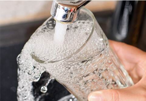 Weitsicht ist bei den Planungen zur Wasserversorgung einer Gemeinde erforderlich. Ausfälle kann man sich auf diesem Gebiet nicht leisten. Foto: pleul/dpa-Archiv