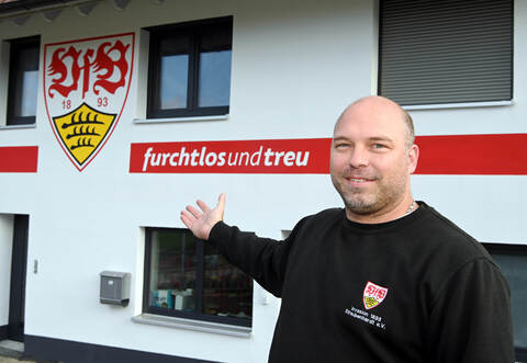 Neuweiler ist seit zehn Jahren Fan des Stuttgarter Vereins und seit wenigen Wochen auch Vorsitzender des VfB-Fanclubs "Invasion 1893 Straubenhardt".