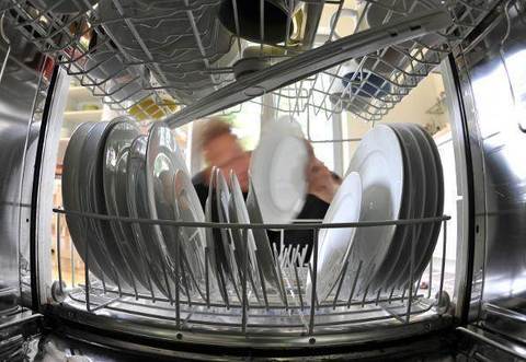 Glücklicherweise waren von dem Feuer laut Polizei nur die Spülmaschine und eine darüber liegende Arbeitsplatte betroffen.