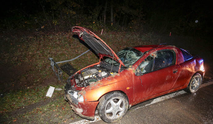Das Fahrzeug des 29-Jährigen wurde durch den Unfall stark demoliert.