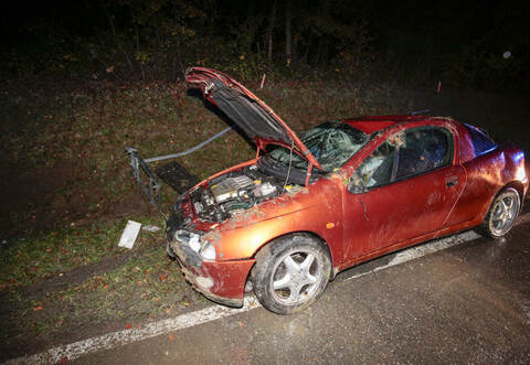 Das Fahrzeug des 29-Jährigen wurde durch den Unfall stark demoliert.