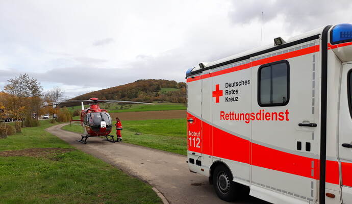 Der Mann wurde mit einem Rettungshubschrauber ins Krankenhaus gebracht.