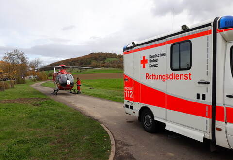Der Mann wurde mit einem Rettungshubschrauber ins Krankenhaus gebracht.