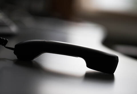 In Karlsruhe und der Region treiben Trickbetrüger am Telefon ihr Unwesen.