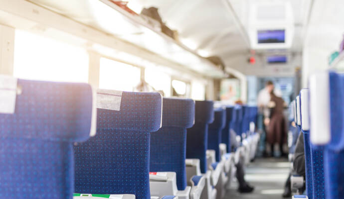 Der 69-Jährige wurde in einem Zug auf der Strecke zwischen Nürnberg und München entdeckt.