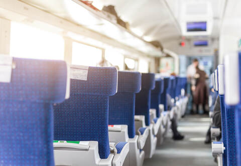 Der 69-Jährige wurde in einem Zug auf der Strecke zwischen Nürnberg und München entdeckt.