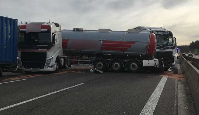 Die A8 bei Pforzheim Süd ist in Fahrtrichtung Karlsruhe blockiert.