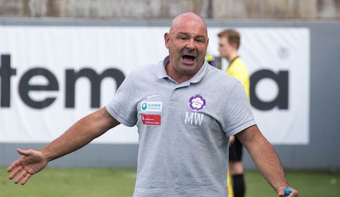 FCN-Trainer Michael Wittwer (erstes Bild) ärgert sich über den VfB Stuttgart II, der sich bei der Suche nach einem Nachholtermin stur stellte. Fatih Ceylan kann’s beim CfR gelassener angehen. FCN-Trainer Michael Wittwer (erstes Bild) ärgert sich über den VfB Stuttgart II, der sich bei der Suche nach einem Nachholtermin stur stellte. Fatih Ceylan kann’s beim CfR gelassener angehen.