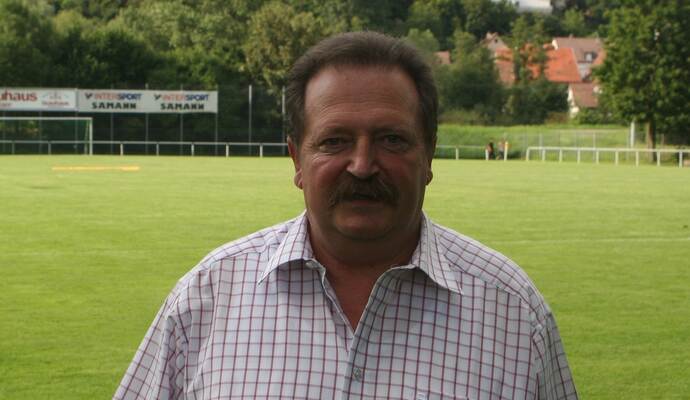 Hat vom Fußball noch nicht genug: der 74-jährige Schiedsrichter-Obmann Eckhart Streckfuss.